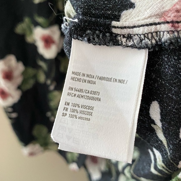 Women’s American Eagle Outfitters Black Floral Cold Shoulder Dress Size Small - Picture 6 of 6
